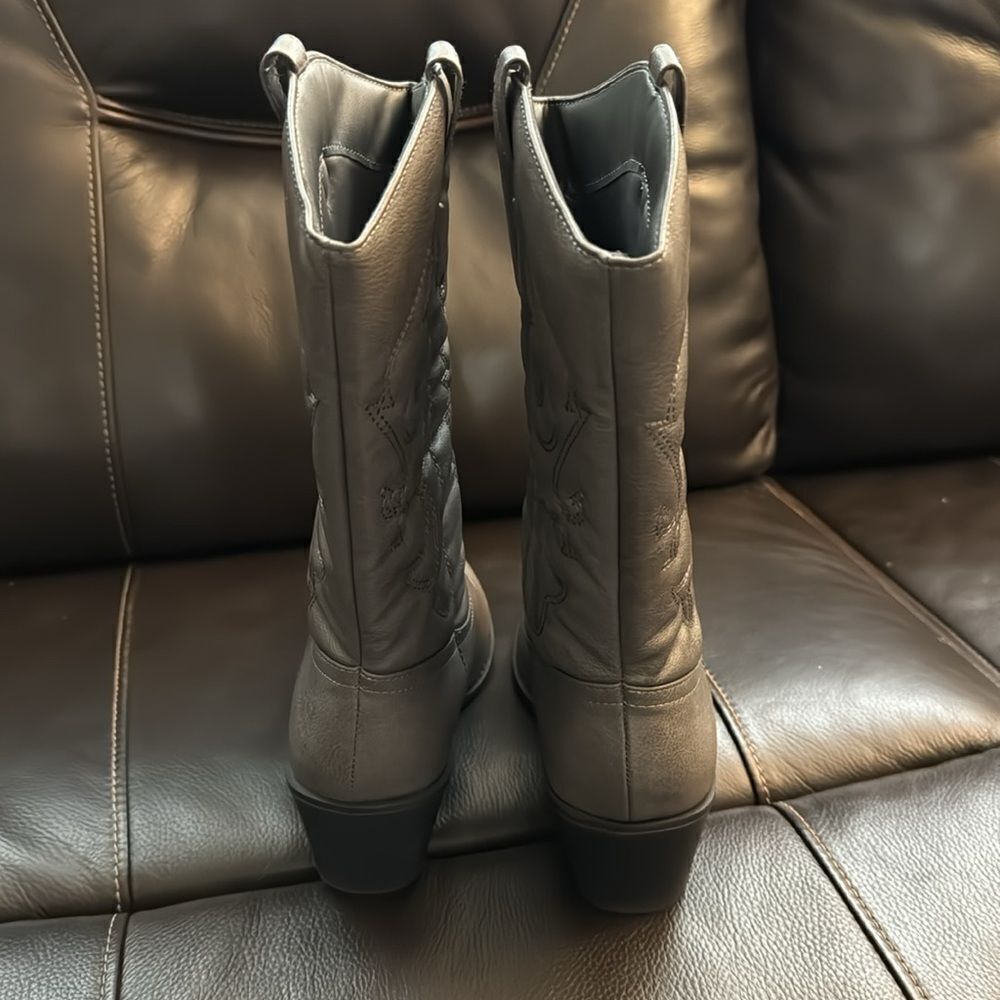 Charles Albert Boots. Gray Boots. Size 9M. Vegan Leather. Like New! - Picture 4 of 7
